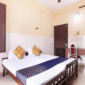 2* Hotel Spot On 60665 Royal Tourist